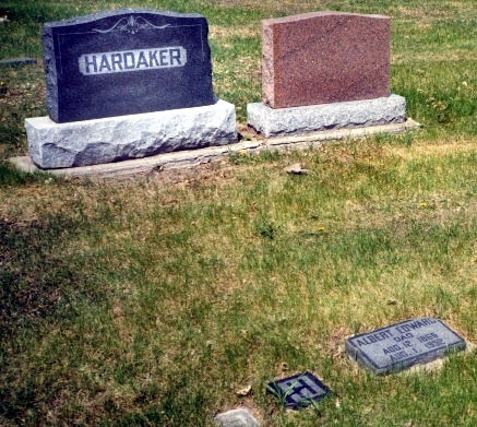 Albert Edward Hardaker - gravestone  (501 KB)
 
(Click on Picture to View Full Size)