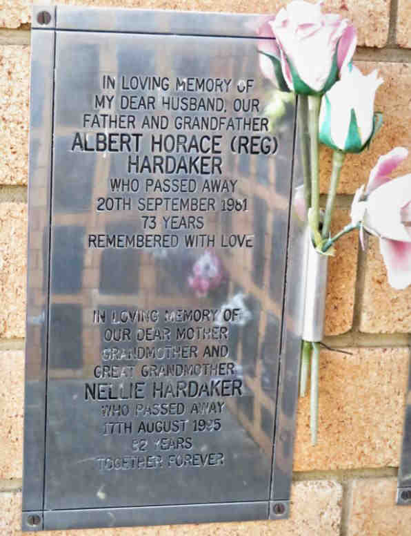Albert Horace Hardaker - gravestone  (1354 KB)
 
(Click on Picture to View Full Size)