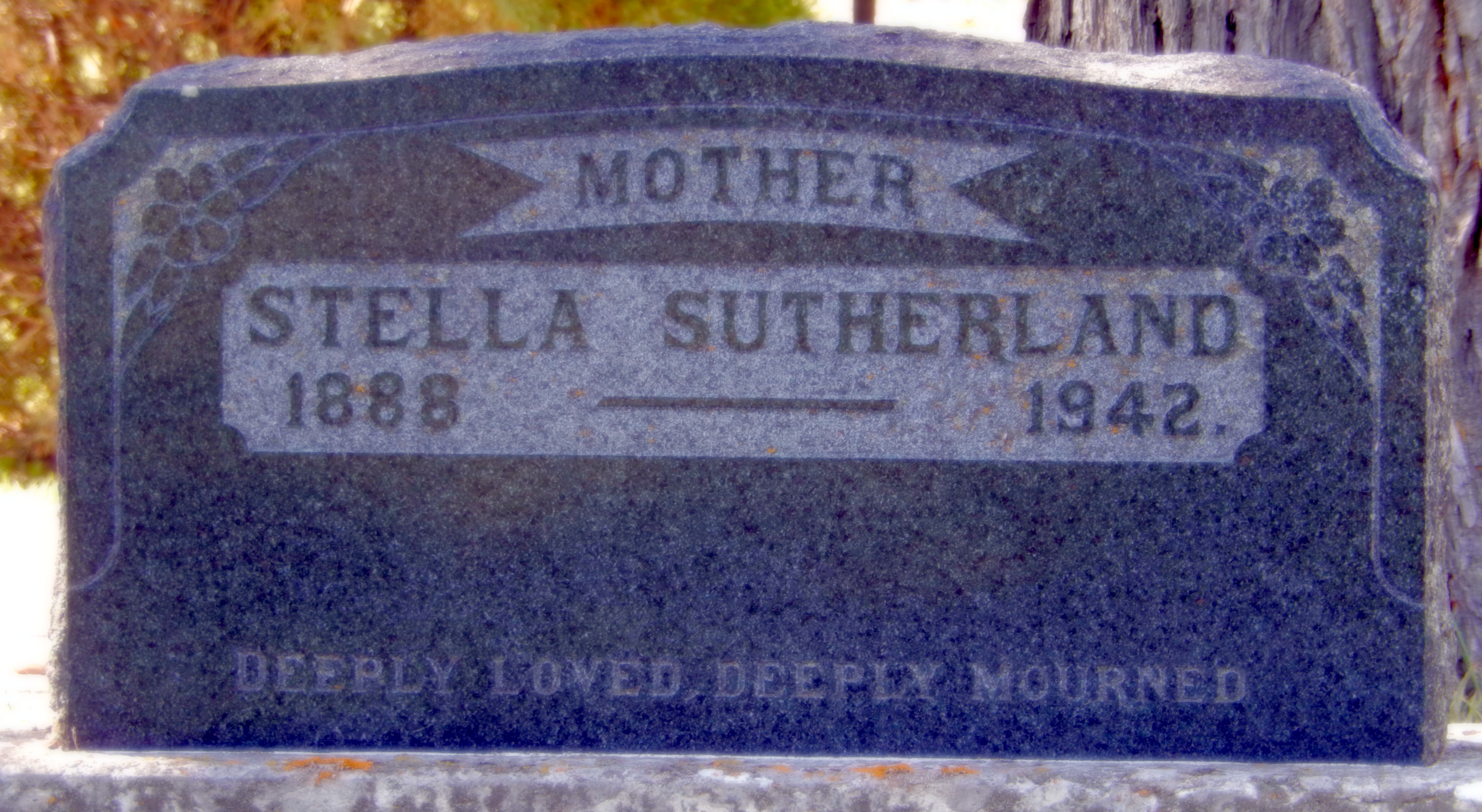 Stella Miskeman Sutherland - gravestone  (35671 KB)
 
(Click on Picture to View Full Size)